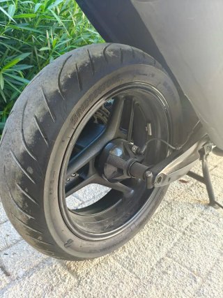 Yamaha TMAX Negra Maxi-Scooter