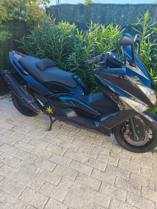 Yamaha TMAX Negra Maxi-Scooter