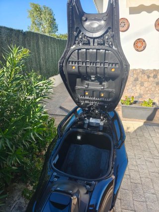 Yamaha TMAX Negra Maxi-Scooter