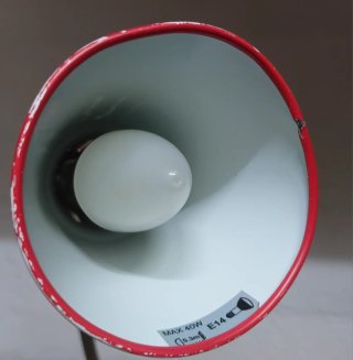 Lámpara de escritorio roja IKEA