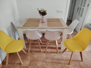 Mesa extensible y 6 Sillas Comedor