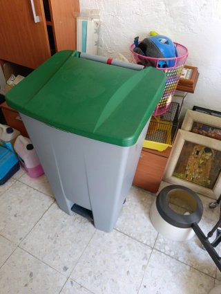 Cubos de basura grandes