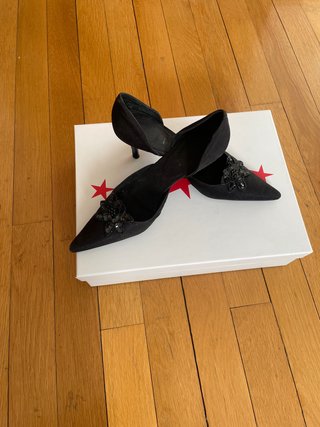 Zapatos de vestir negros con pedrería