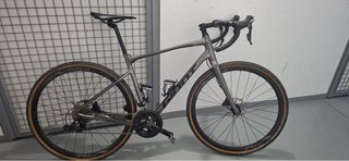 Bicicleta Giant Gravel Gris
