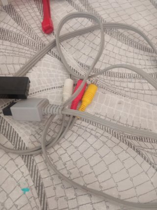 Nintendo Wii Mini Rossa con Accessori (Prezzo Negoziabile)