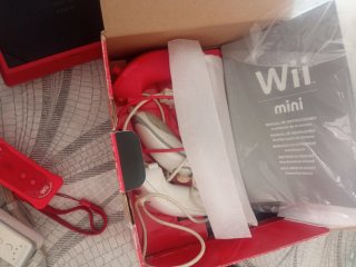 Nintendo Wii Mini Rossa con Accessori (Prezzo Negoziabile)