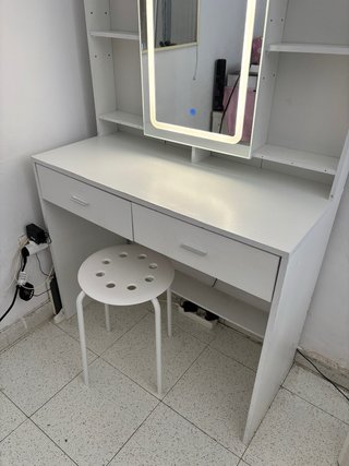Tocador blanco con espejo LED