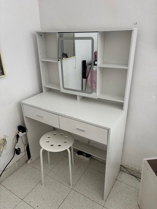 Tocador blanco con espejo LED