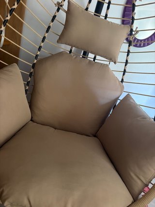 Silla colgante beige casi nueva