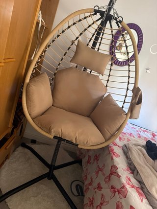 Silla colgante beige casi nueva