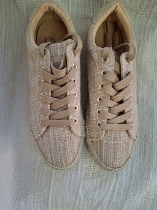 Alpargatas cerradas beige talla 39