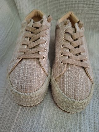 Alpargatas cerradas beige talla 39