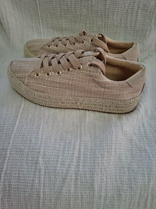 Alpargatas cerradas beige talla 39