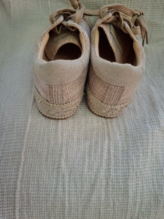 Alpargatas cerradas beige talla 39