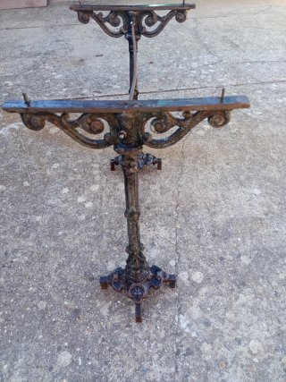 Mesa antigua de fundición