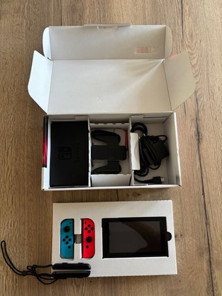 Nintendo Switch + 5 Videogiochi