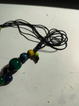 Collar de bolas verdes