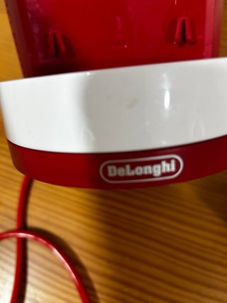 Cafetera Dolce Gusto Roja y Blanca