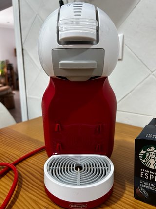 Cafetera Dolce Gusto Roja y Blanca