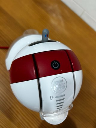 Cafetera Dolce Gusto Roja y Blanca