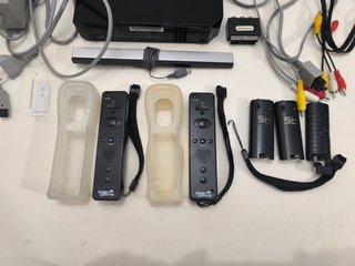 Lote Nintendo Wii con accessori e giochi