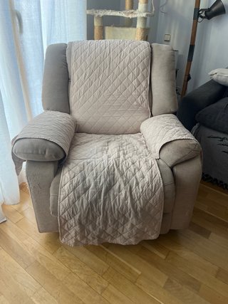 Sillón reclinable beige y gris