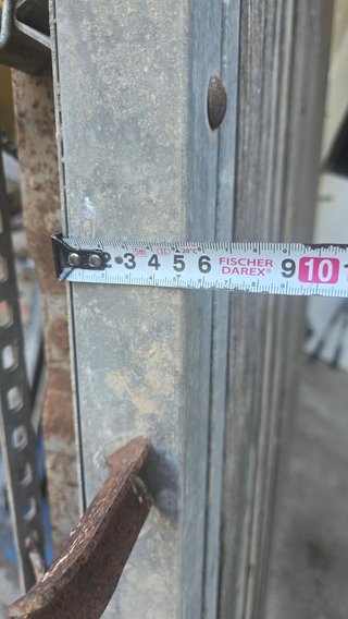 Puerta de garaje de madera rústica