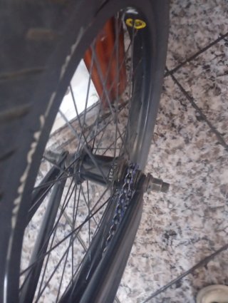Bicicleta BMX Negra y otra fucsia