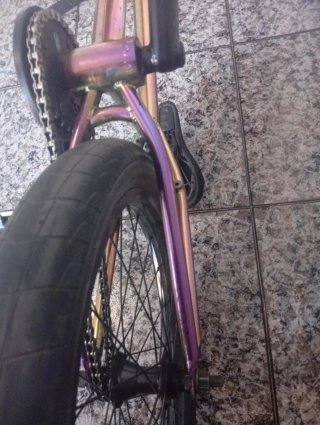 Bicicleta BMX Negra y otra fucsia