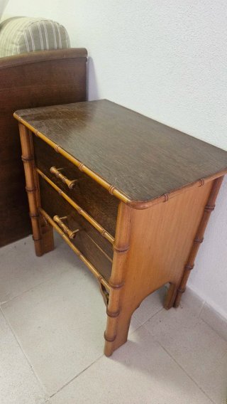 Mesita de noche madera