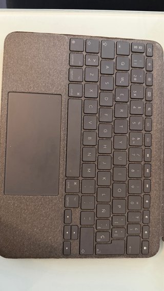 iPad Air 4ª y funda con teclado Logitech