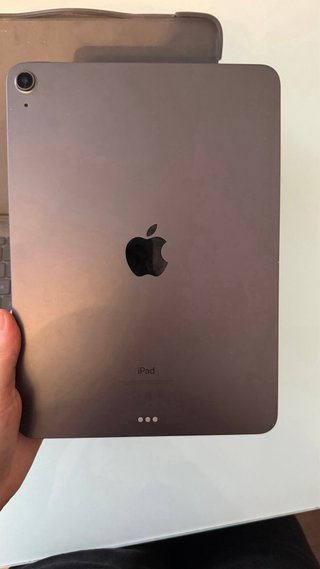 iPad Air 4ª y funda con teclado Logitech