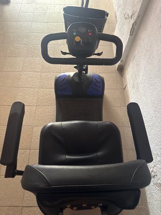 Scooter eléctrica 4 ruedas con cesta