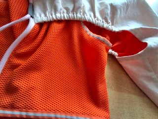 Cazadora corta beige y naranja