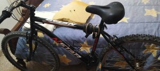 Bicicleta de Montaña Negra STAR