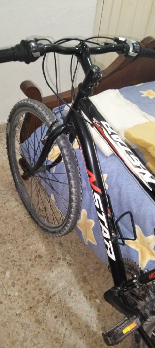 Bicicleta de Montaña Negra STAR