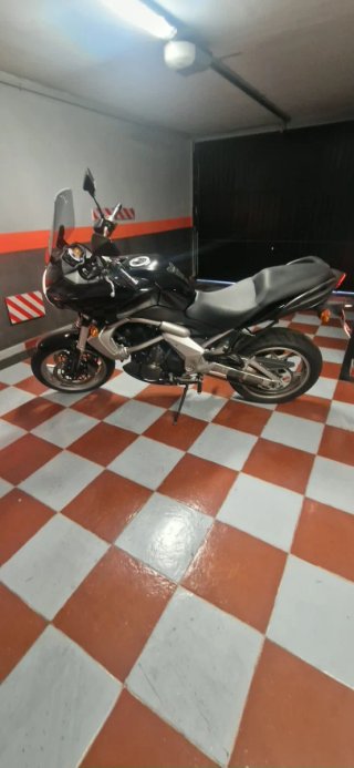 Kawasaki Versys 650 Negra y Plateada
