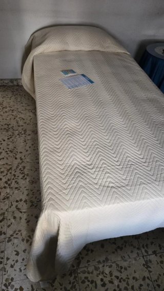 Cama individual sin usar