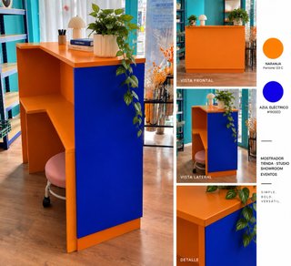Mostrador recepción diseño naranja y azul electric