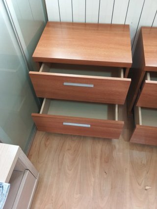 2 Mesitas de noche de madera Recoger en Delicias