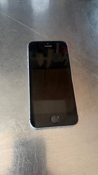 iPhone SE Apple
