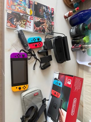Nintendo Switch Viola e Rosso con Accessori