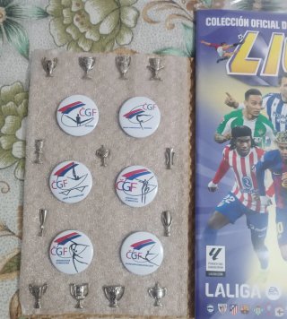 Llavero Oyarzabal + Álbum Liga 2026-27 y Extras.
