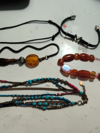 Lote di Gioielli Artigianali: Bracciale e Collane
