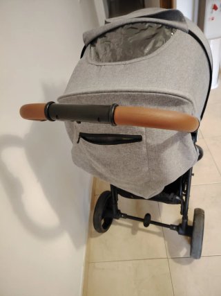 Carrito bebé gris con detalles