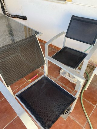 Mesa terraza cristal y 4 sillas metal