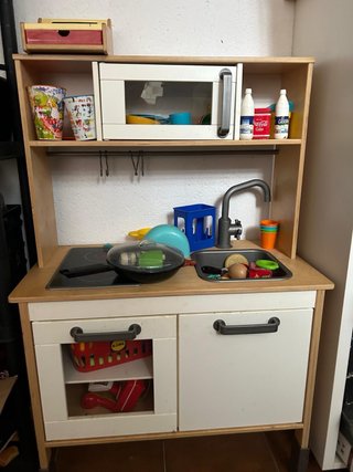 Cocinita Ikea y caja registradora