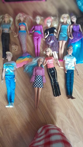 Conjunto Barbie e Ken con sirena e vestiti