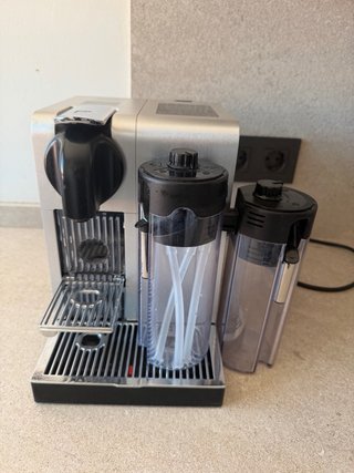 Cafetera Nespresso DeLonghi Gran Lattissima