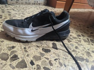 Zapatillas Nike Negras y Blancas